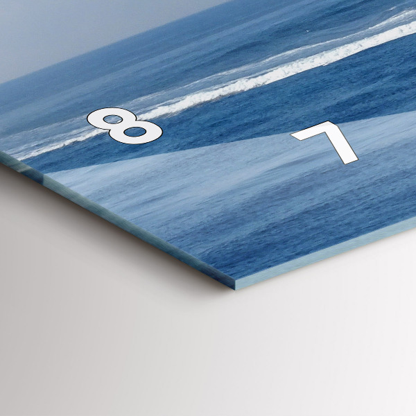 Orologi orizzontali Una barca che galleggia sull'oceano