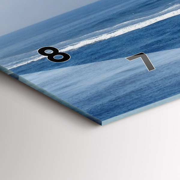 Orologi orizzontali Una barca che galleggia sull'oceano