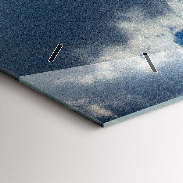 Orologi orizzontali La bandiera polacca contro il cielo