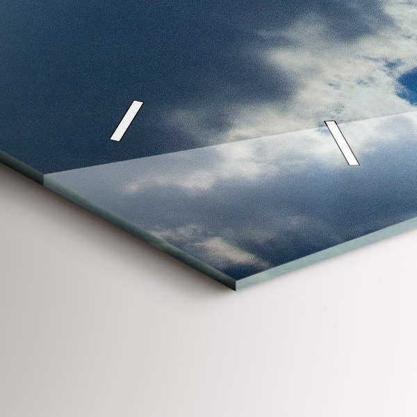 Orologi orizzontali La bandiera polacca contro il cielo