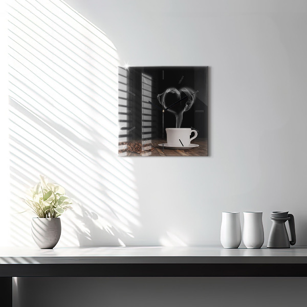 Orologio quadrato Una tazza di caffè caldo