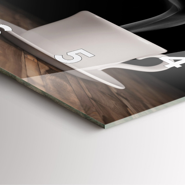 Orologio quadrato Una tazza di caffè caldo