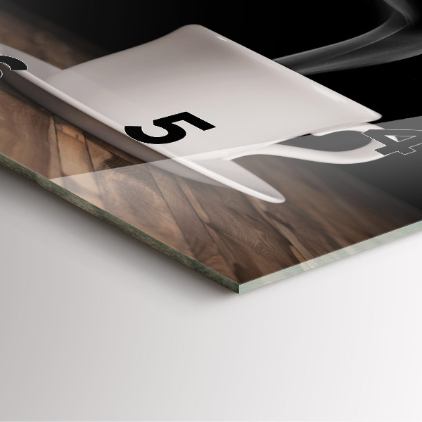 Orologio quadrato Una tazza di caffè caldo