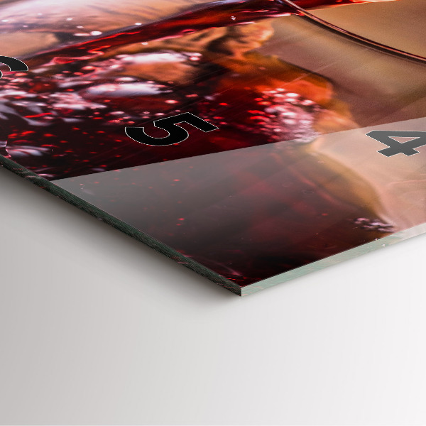 Orologio quadrato in vetro Un bicchiere di vino rosso