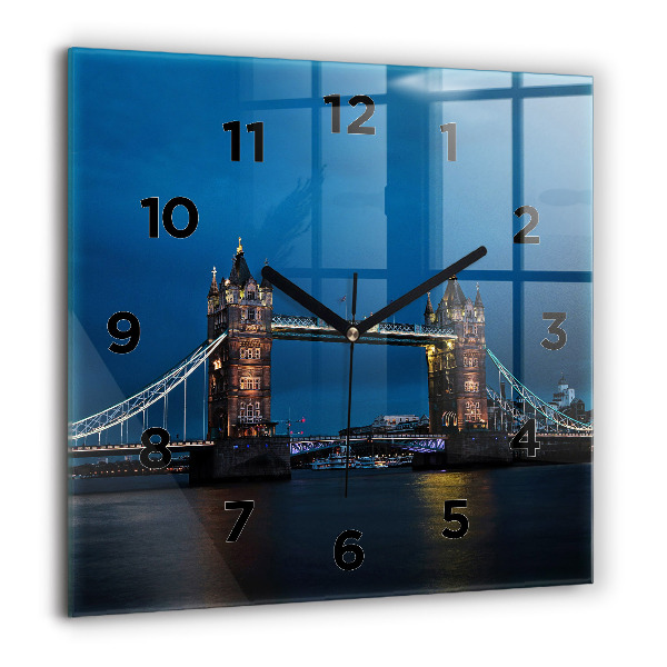Orologio quadrato Tower Bridge Londra di notte