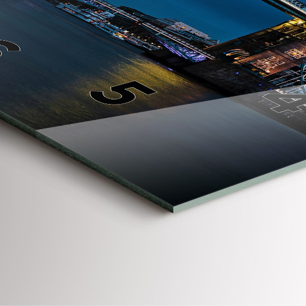 Orologio quadrato Tower Bridge Londra di notte