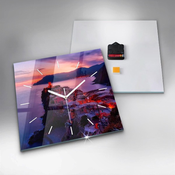 Orologio quadrato Case vicino al lago