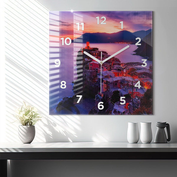 Orologio quadrato Case vicino al lago