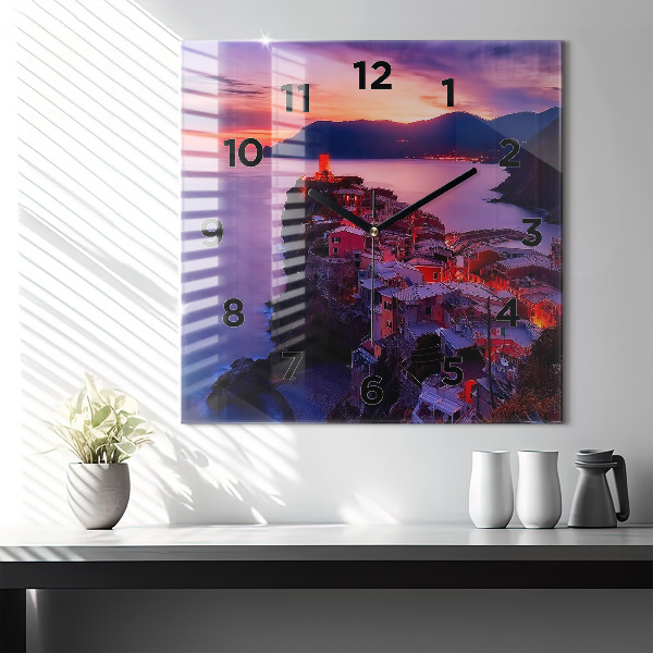 Orologio quadrato Case vicino al lago