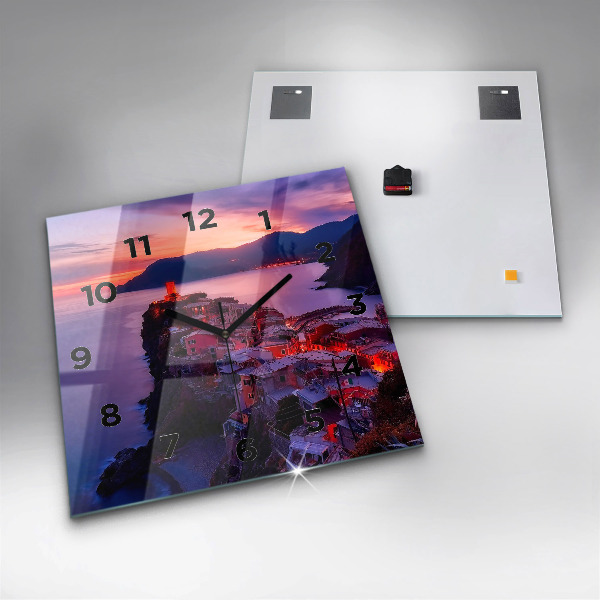 Orologio quadrato Case vicino al lago