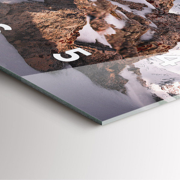 Orologio quadrato Una montagna coperta di neve