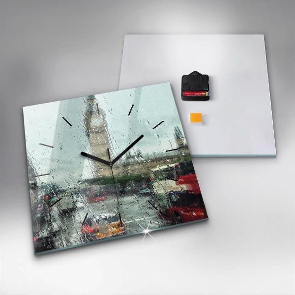 Orologio quadrato Londra piovosa