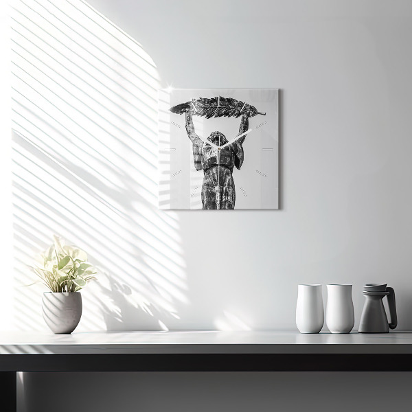 Orologio quadrato Statua della Libertà a Budapest