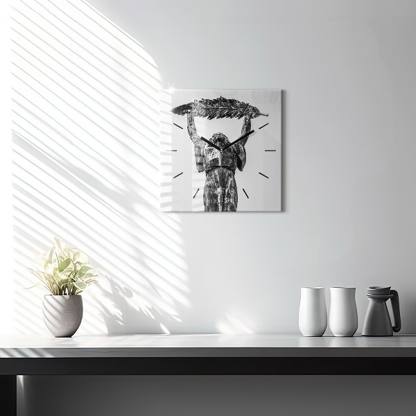 Orologio quadrato Statua della Libertà a Budapest