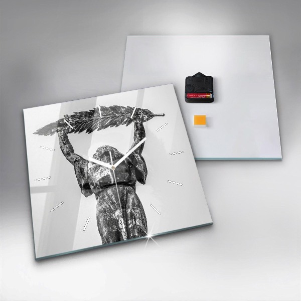 Orologio quadrato Statua della Libertà a Budapest