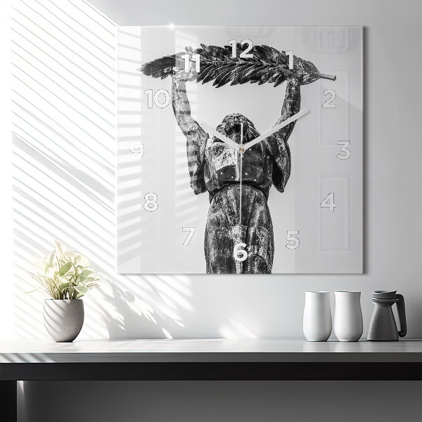 Orologio quadrato Statua della Libertà a Budapest