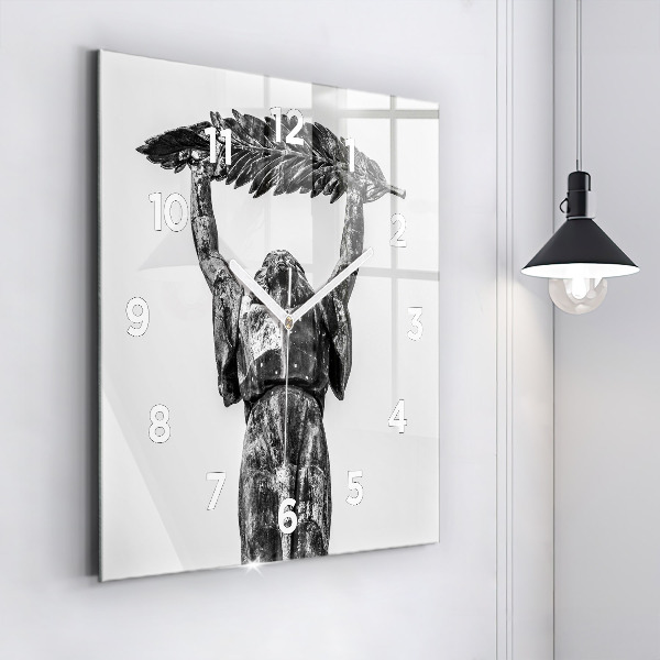 Orologio quadrato Statua della Libertà a Budapest