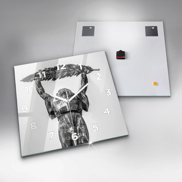 Orologio quadrato Statua della Libertà a Budapest