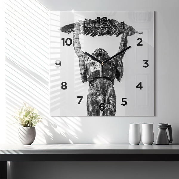 Orologio quadrato Statua della Libertà a Budapest