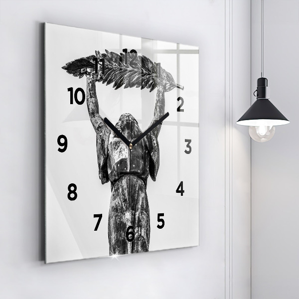 Orologio quadrato Statua della Libertà a Budapest