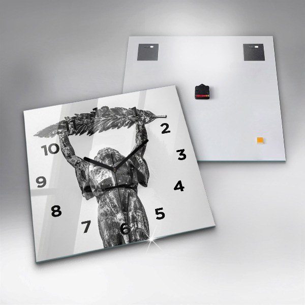 Orologio quadrato Statua della Libertà a Budapest