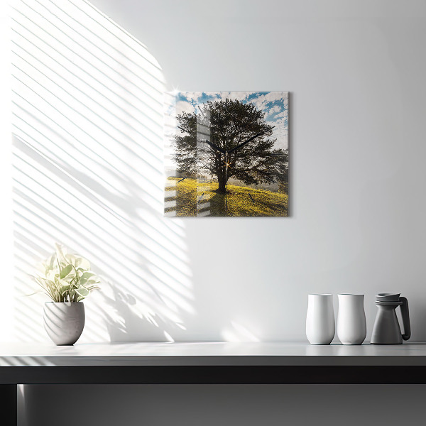 Orologio quadrato Un albero su una collina