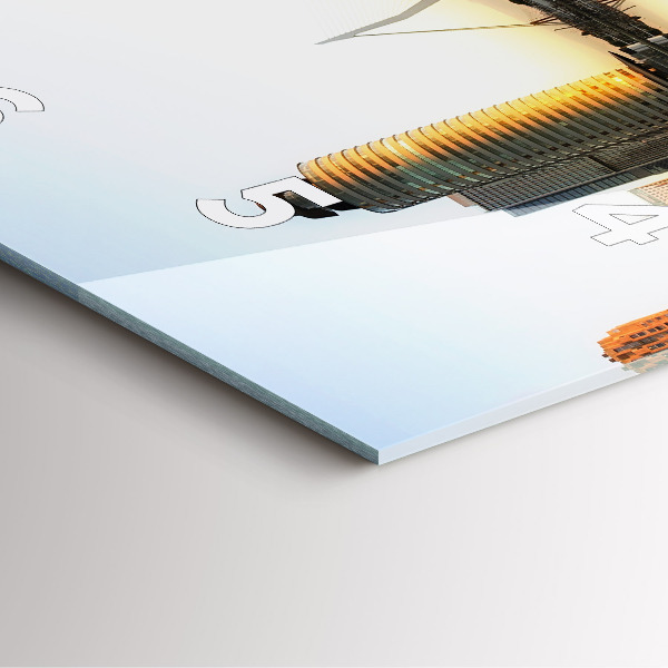 Orologio quadrato Una città sul fiume