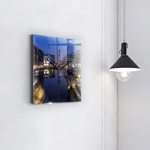 Orologio quadrato La città illuminata di notte
