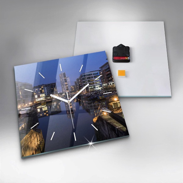 Orologio quadrato La città illuminata di notte