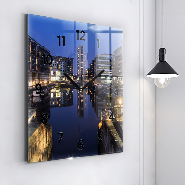 Orologio quadrato La città illuminata di notte