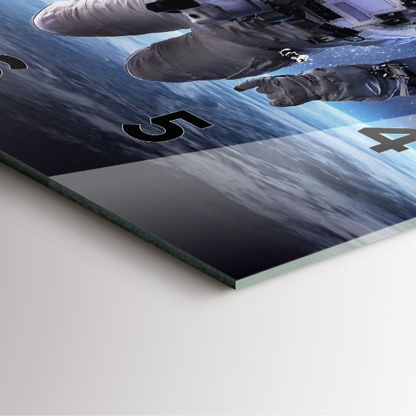 Orologio quadrato in vetro Astronauta sopra la terra