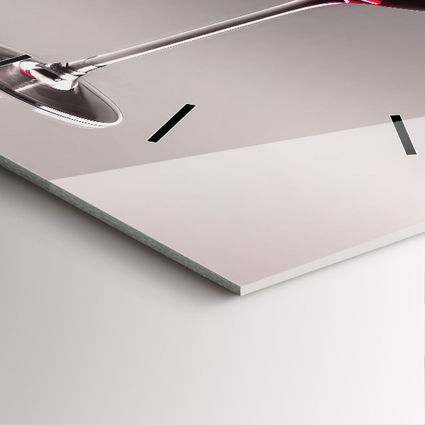 Orologio quadrato Un bicchiere di vino rosso