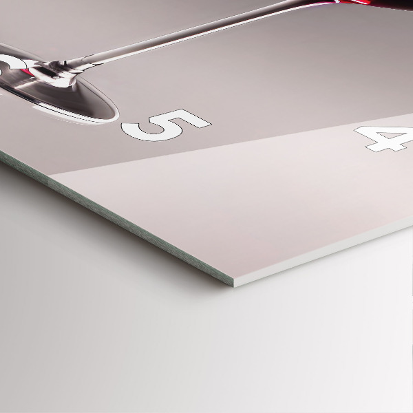 Orologio quadrato Un bicchiere di vino rosso