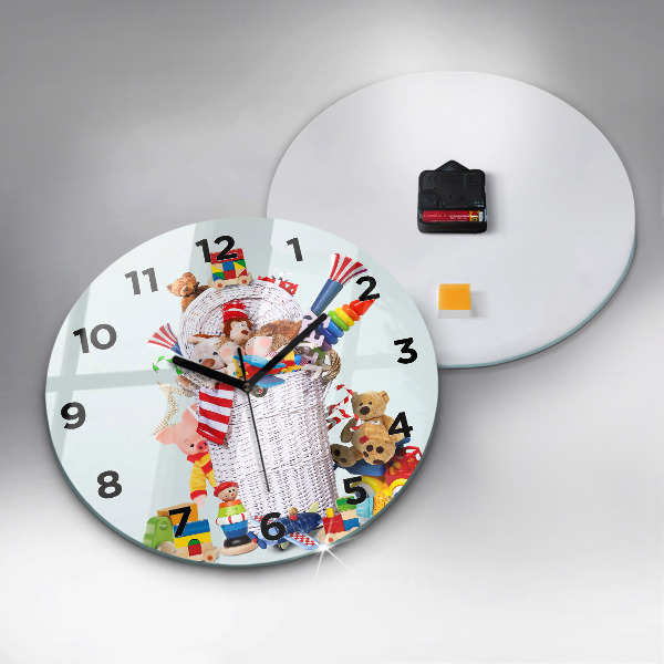 Orologio rotondo in vetro Cesto di vimini con giocattoli