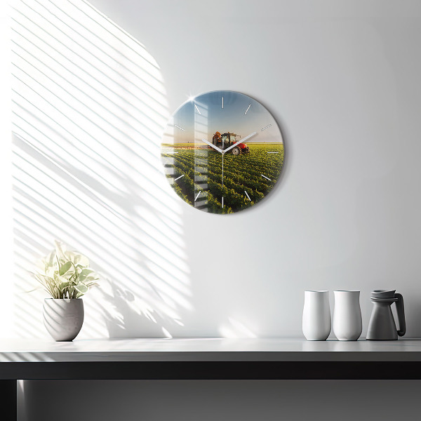 Orologio rotondo in vetro Trattore in un campo agricolo