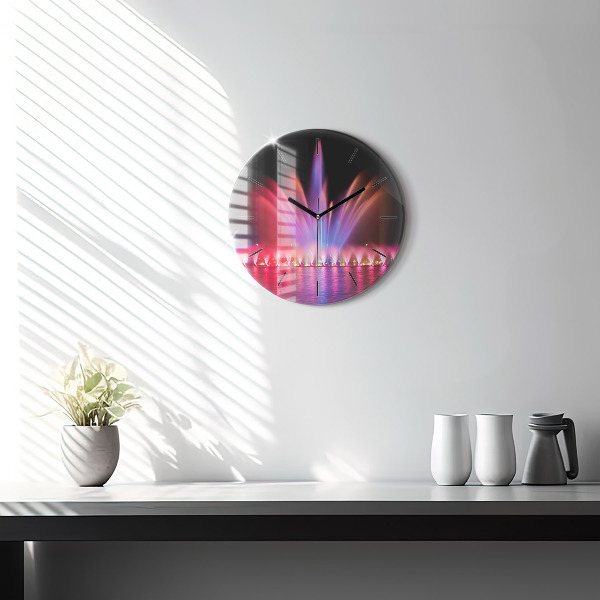 Orologio rotondo Fontana di Wroclaw di notte