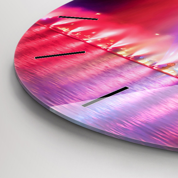 Orologio rotondo Fontana di Wroclaw di notte