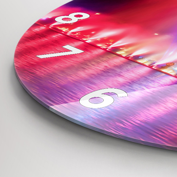 Orologio rotondo Fontana di Wroclaw di notte