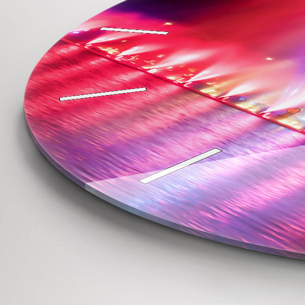 Orologio rotondo Fontana di Wroclaw di notte