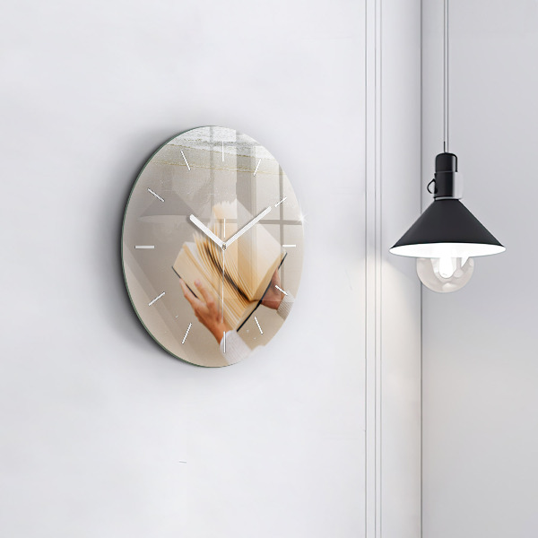Orologio rotondo in vetro Un momento con un libro