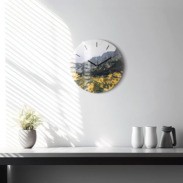 Orologio rotondo in vetro Fiori di prato in montagna