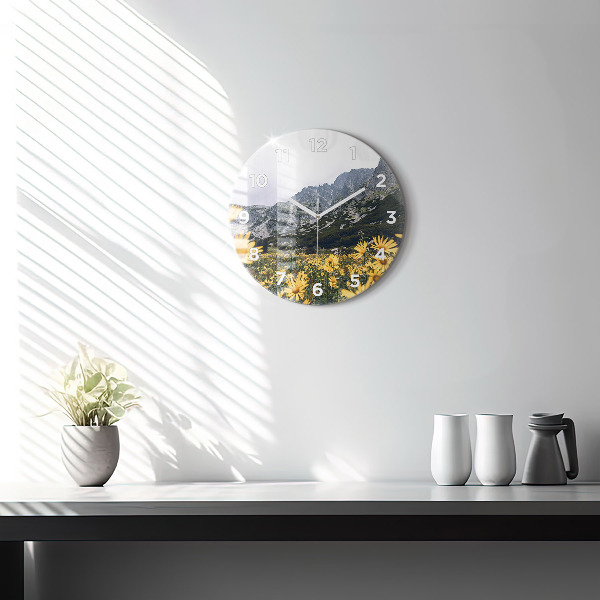 Orologio rotondo in vetro Fiori di prato in montagna