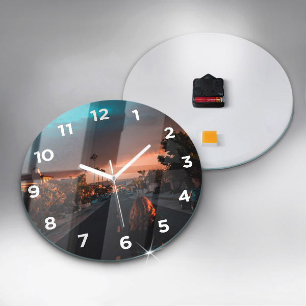 Orologio rotondo in vetro Donna sulla strada