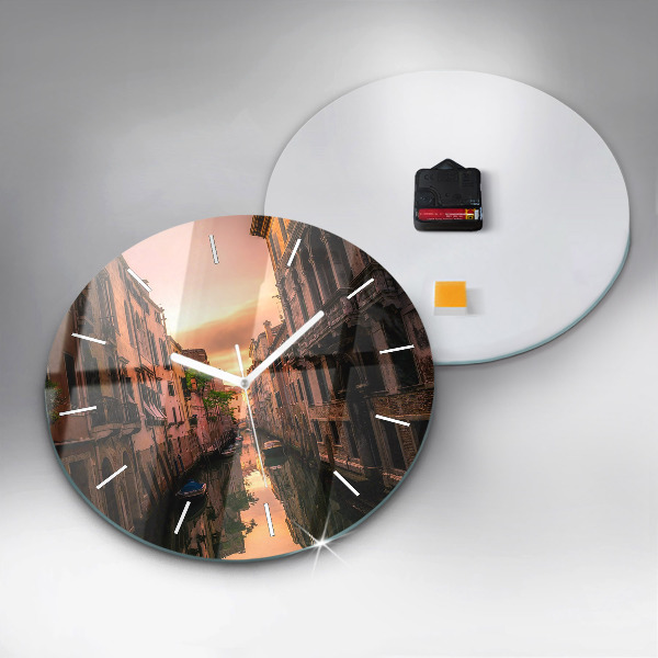 Orologio rotondo in vetro Vista del canale in città