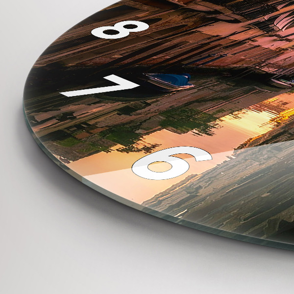 Orologio rotondo in vetro Vista del canale in città