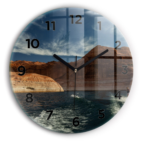 Orologio rotondo in vetro Persona sugli sci d'acqua