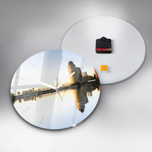 Orologio rotondo in vetro Una città sul fiume