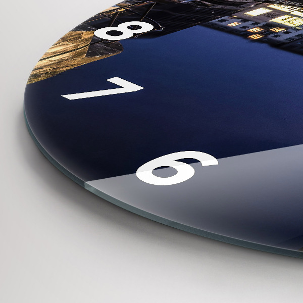 Orologio rotondo La città illuminata di notte