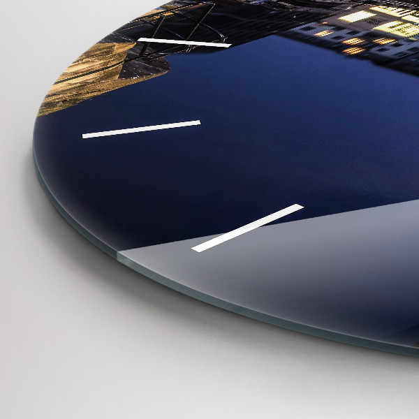 Orologio rotondo La città illuminata di notte